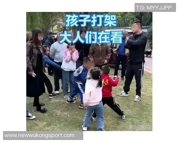 家长冲入赛场推倒小球员引发激烈冲突多方家长互殴事件曝光 家长冲入赛场推倒小球员引发激烈冲突多方家长互殴事件曝光