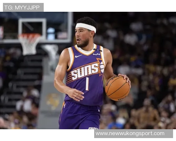 布克半场表现低迷仅得3分3板2助次节全失火力引发球迷热议