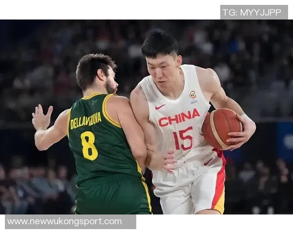 周琦因伤缺席亚洲杯赛场与队友并肩作战全力以赴进行康复训练