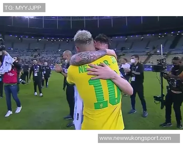 登贝莱荣归故里为家乡埃夫勒捧回金球奖杯引发热烈庆祝