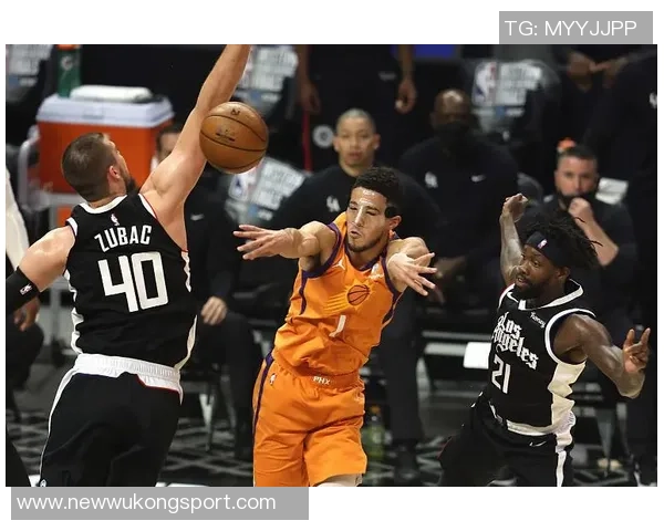 布克首节手感不佳仅得5分投篮命中率低迷影响比赛表现