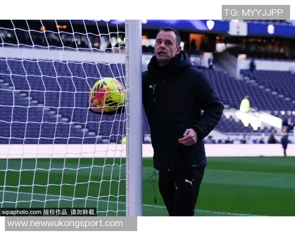 热刺2025年主场失利创队史新纪录引发球迷热议与反思